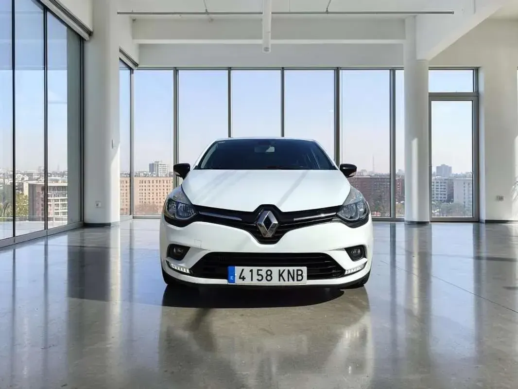Usado Renault Clio Zen 90 CV (66 kW) 2018 Blanco Familiar