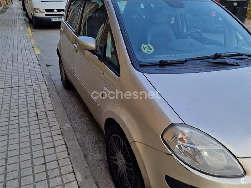 Usado Lancia Musa 90 CV (66 kW) 2006 Beige Monovolumen