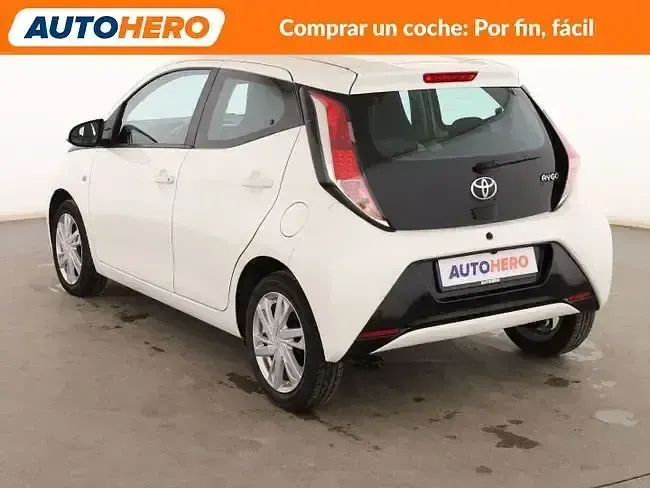 Usado Toyota Aygo X-play 70 CV (51 kW) 2016 Blanco Utilitario