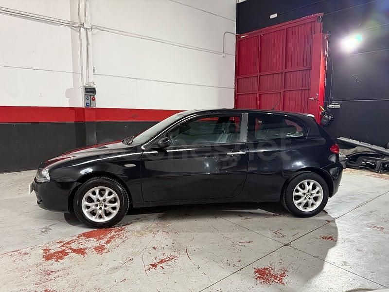 Usado Alfa Romeo 147 Distinctive 120 CV (88 kW) 2007 Negro Utilitario