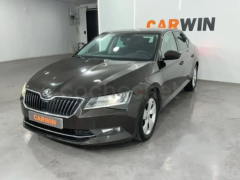 Usado Skoda Superb Ambition 120 CV (88 kW) 2017 Marrón Berlina