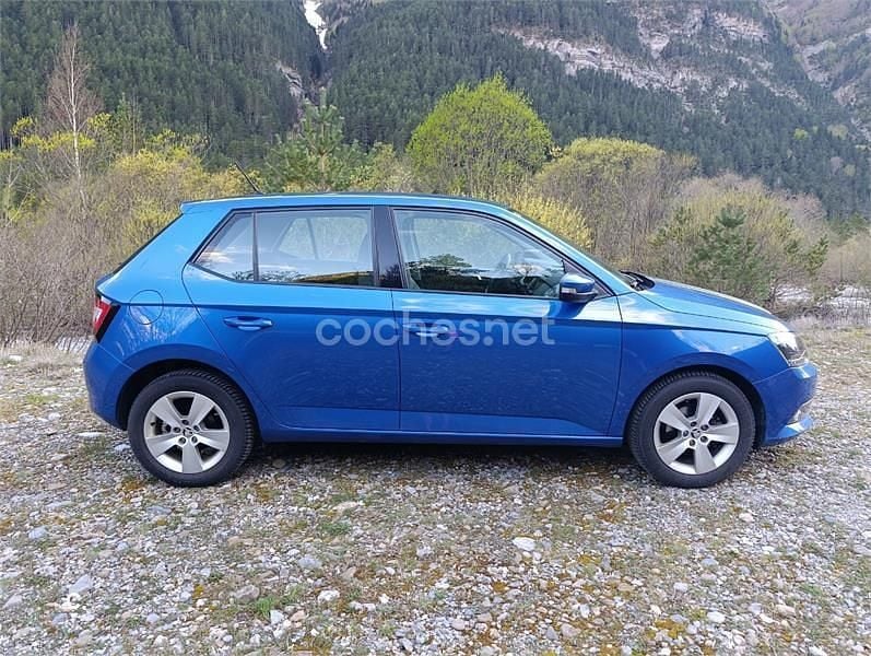 Usado Skoda Fabia 95 CV (69 kW) 2018 Azul Berlina