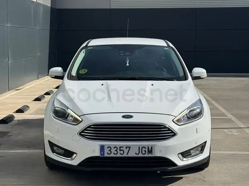 Usado Ford Focus Titanium 115 CV (84 kW) 2015 Blanco Berlina
