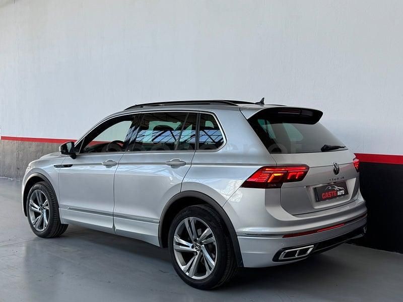 Usado VW Tiguan R-line 150 CV (110 kW) 2021 Gris / plata SUV