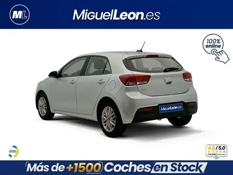 Usado Kia Rio 84 CV (61 kW) 2024 Gris / plata Berlina
