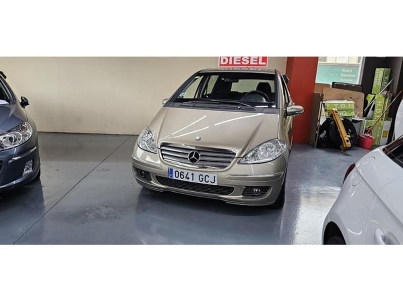 Usado Mercedes A180 Elegance 109 CV (80 kW) 2008 Beige Utilitario