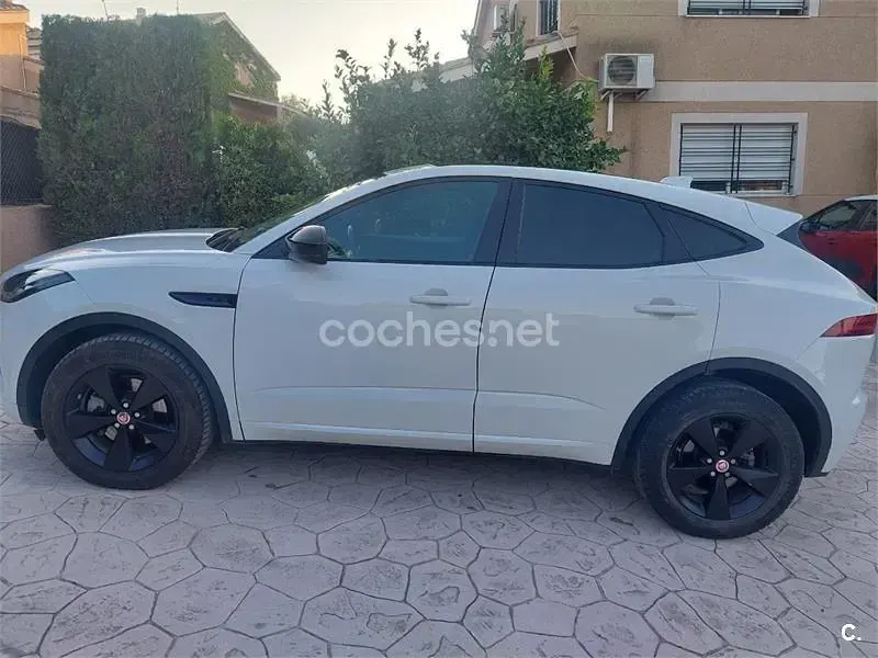 Usado Jaguar E-Pace R-Dynamic 240 CV (176 kW) 2018 Blanco SUV
