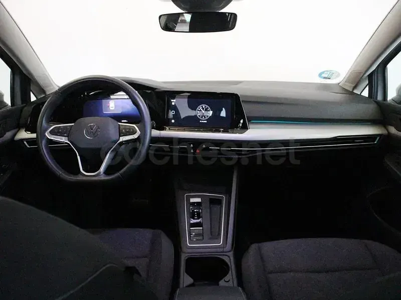 Usado VW Golf VIII Life 110 CV (80 kW) 2024 Gris / plata Familiar