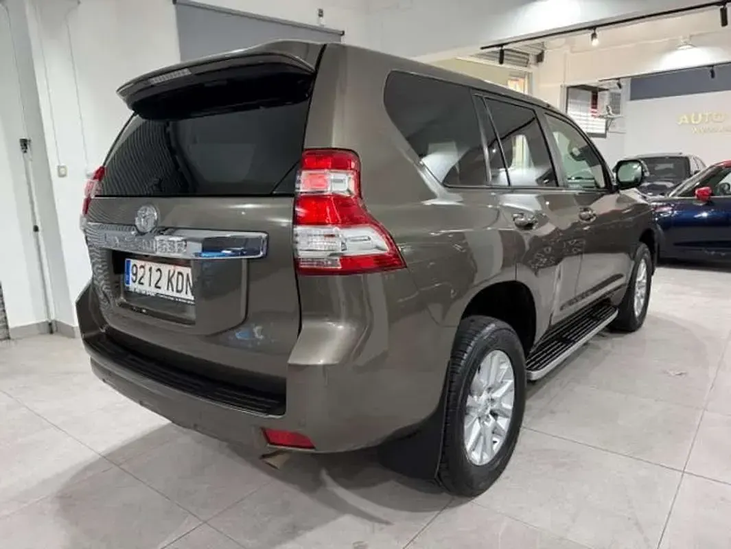 Usado Toyota Land Cruiser 177 CV (130 kW) 2017 Marrón SUV