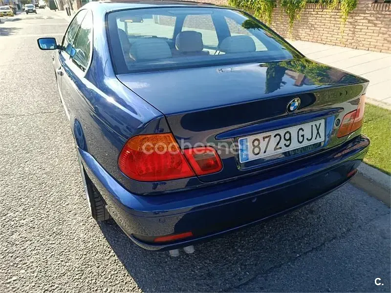 Usado BMW 330 Sport Line 204 CV (150 kW) 2003 Azul Coupe