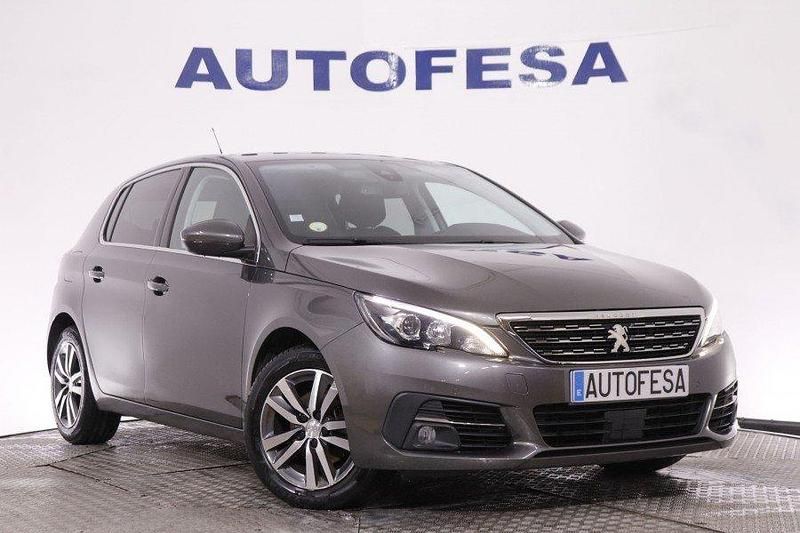 Usado Peugeot 308 Allure 130 CV (95 kW) 2019 Gris titanio