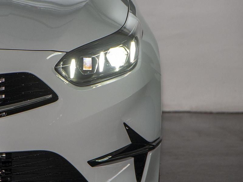 Usado Kia Ceed Style 120 CV (88 kW) 2023 Blanco Utilitario