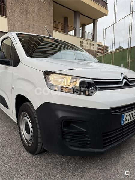 Usado Citroën Berlingo Live 102 CV (75 kW) 2021 Blanco Monovolumen