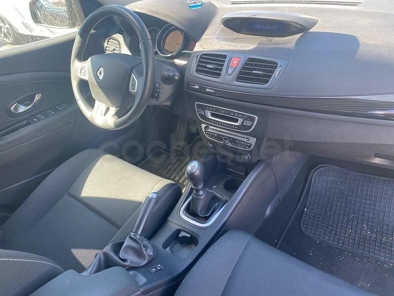 Usado Renault Mégane Dynamique 110 CV (80 kW) 2011 Gris / plata Berlina