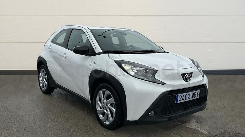 Blanco Usado 2022 Toyota Aygo X Play SUV | 13.900 € (Buen precio) - Imagen 1/4