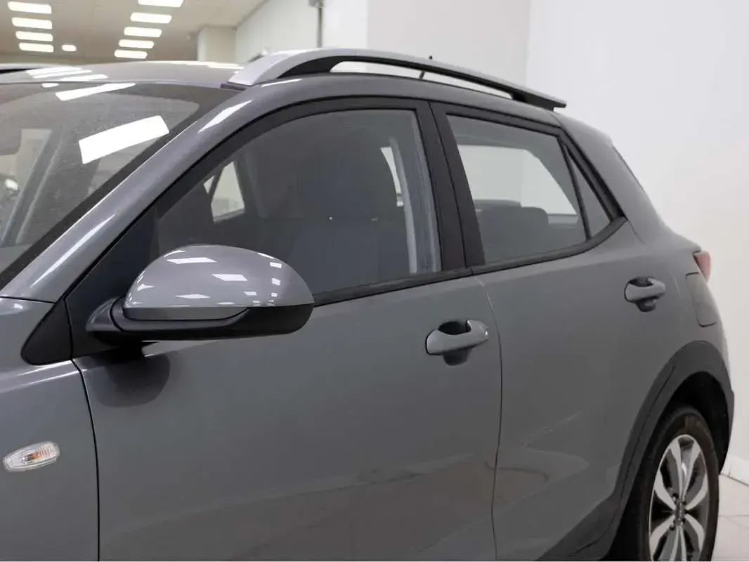 Usado Kia Stonic 101 CV (74 kW) 2025 Gris SUV