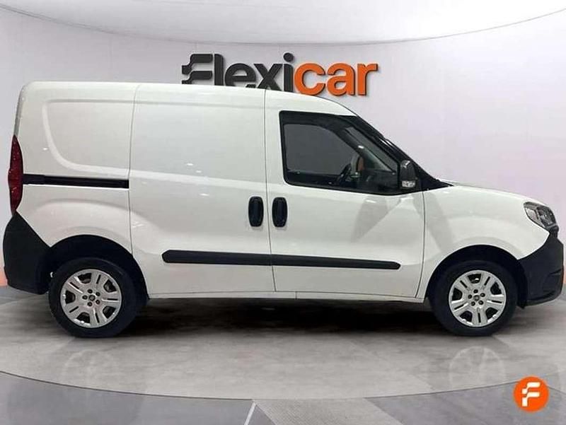 Usado Fiat Doblò 95 CV (69 kW) 2022 Blanco Monovolumen