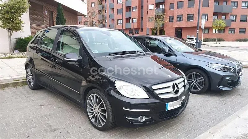 Usado Mercedes B180 109 CV (80 kW) 2009 Negro Monovolumen