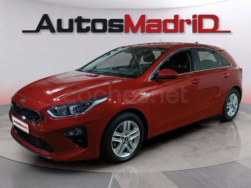 Usado Kia Ceed 120 CV (88 kW) 2021 Granate Utilitario