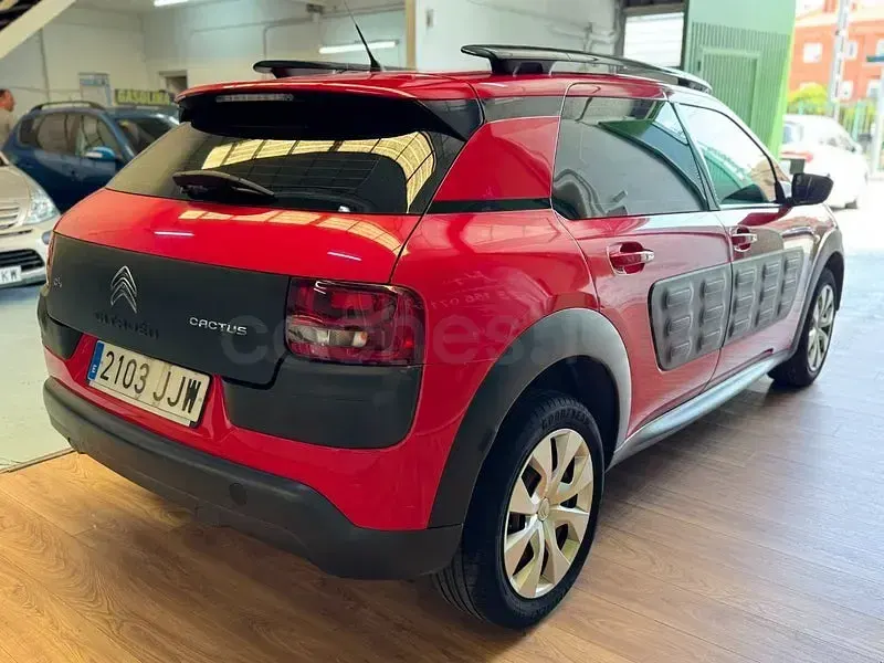 Usado Citroën C4 Cactus Feel 92 CV (67 kW) 2015 Rojo Utilitario