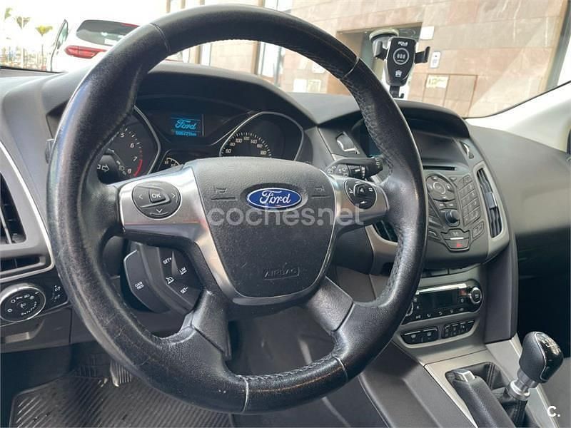 Usado Ford Focus Trend 125 CV (91 kW) 2014 Azul Berlina