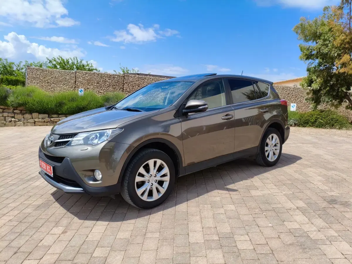 Begagnad Toyota RAV4 Executive 150 HK (110 kW) 2014 Brun SUV