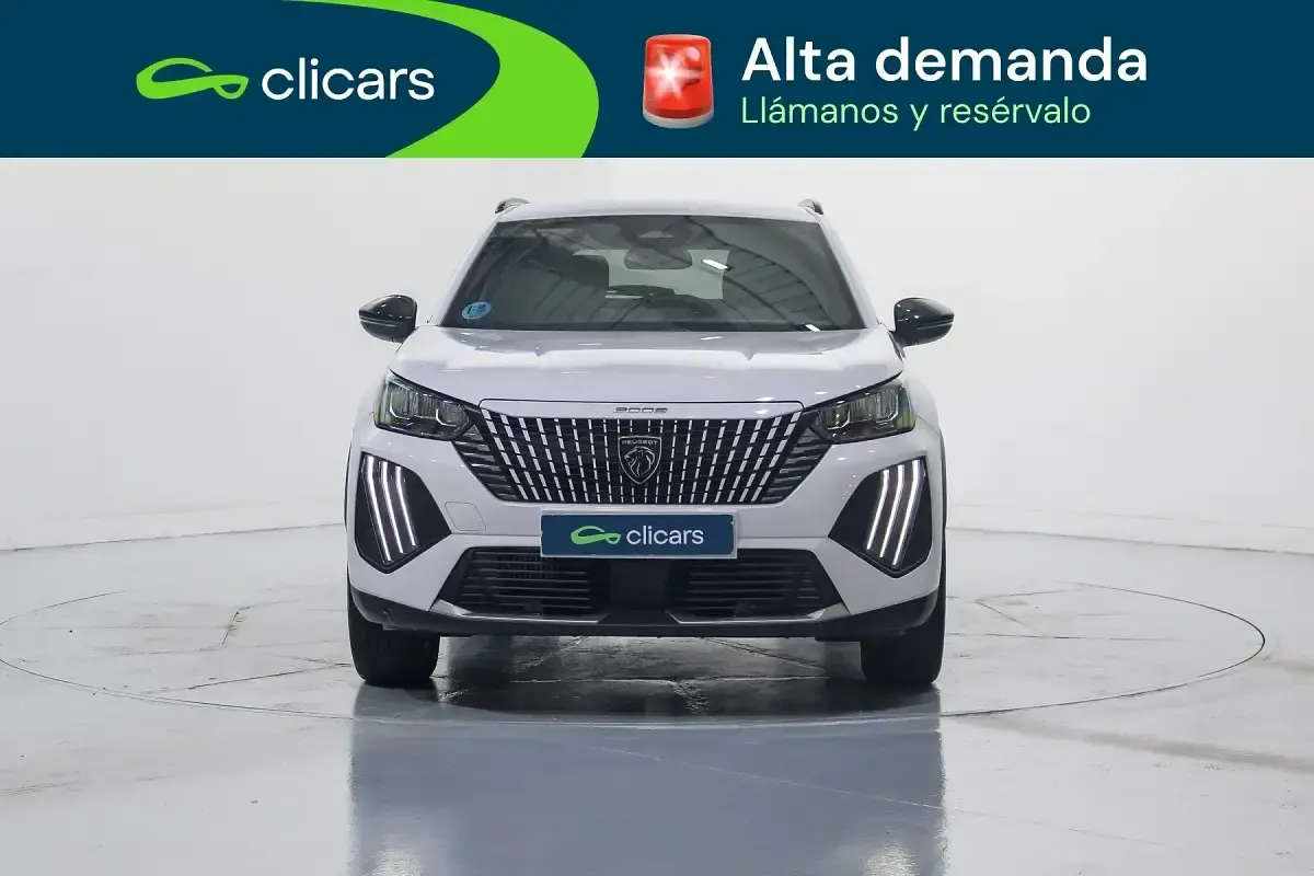 Usado Peugeot 2008 Allure 136 CV (100 kW) 2025 Blanco SUV