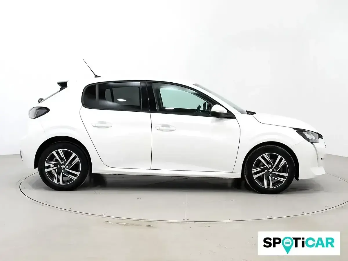 Usado Peugeot 208 Allure 101 CV (74 kW) 2022 Blanco Utilitario