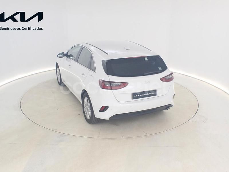 Usado Kia Ceed 120 CV (88 kW) 2024 Blanco Utilitario
