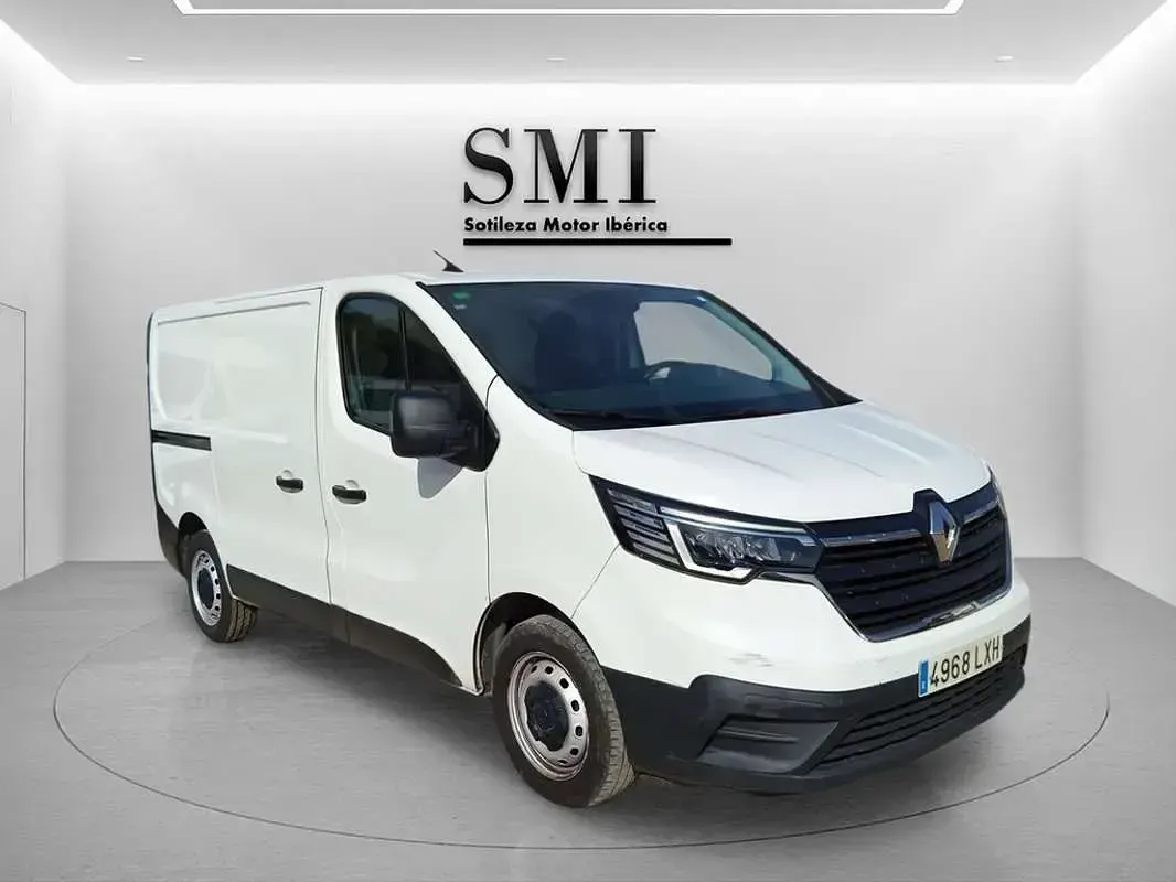Usado Renault Trafic 110 CV (80 kW) 2022 Blanco Monovolumen