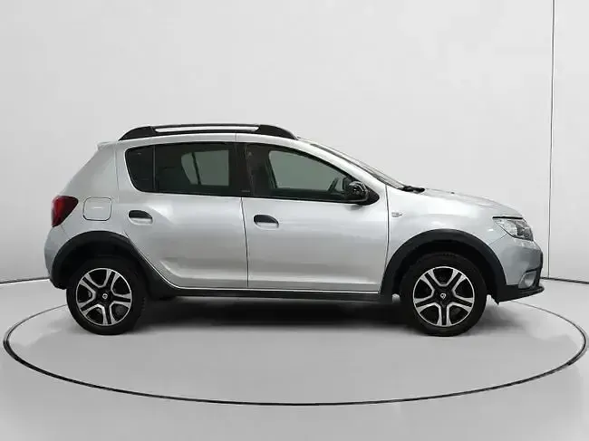 Usado Dacia Sandero 90 CV (66 kW) 2018 Gris Berlina