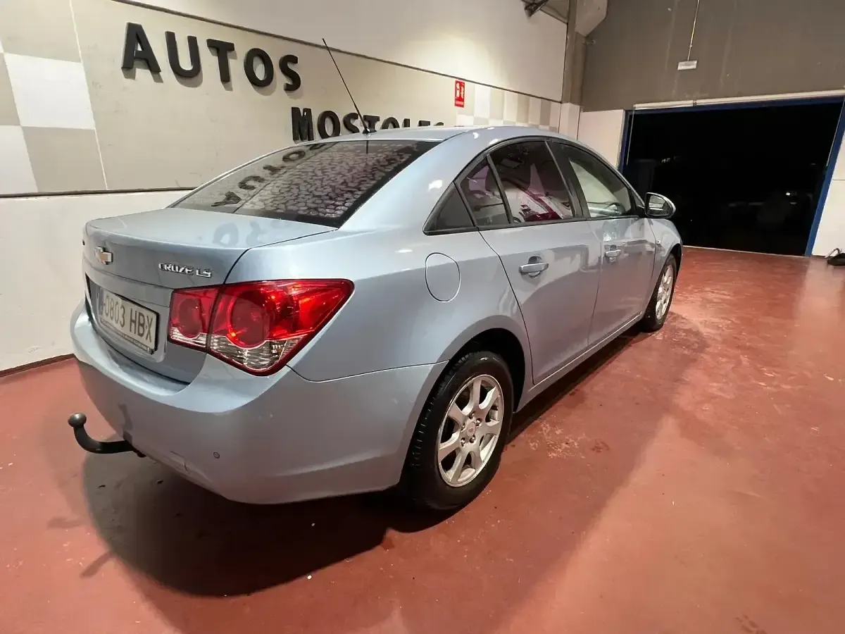 Usado Chevrolet Cruze LTZ 163 CV (119 kW) 2011 Azul Berlina