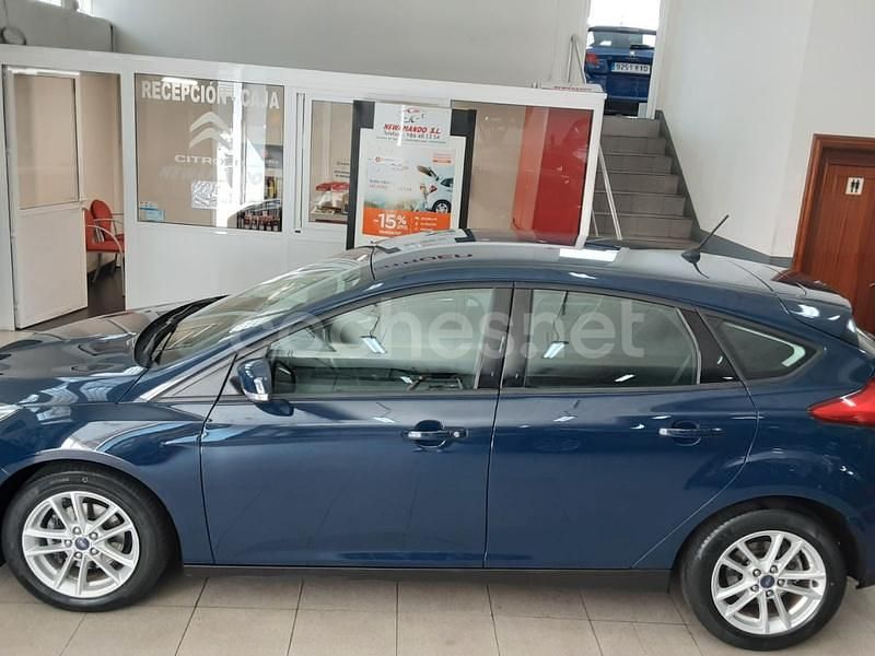 Usado Ford Focus Trend 120 CV (88 kW) 2018 Azul Berlina