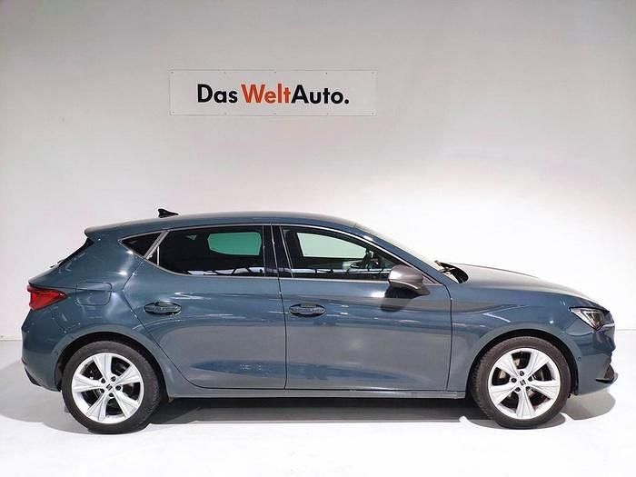 Usado Seat Leon FR 116 CV (85 kW) 2025 Azul