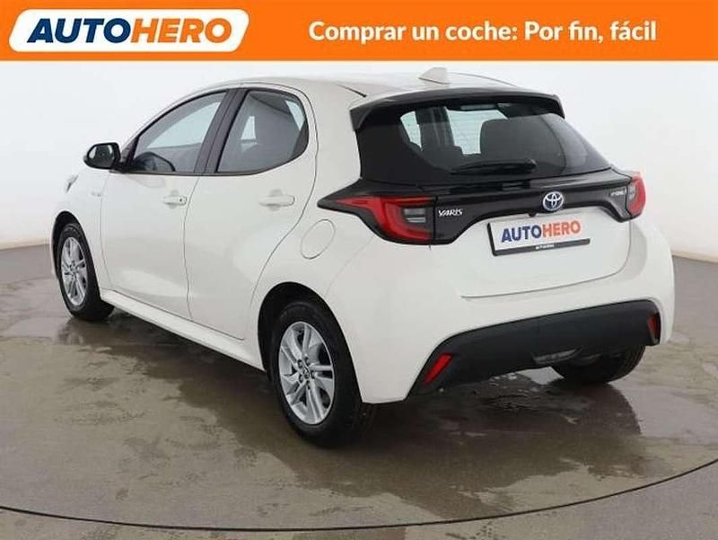 Usado Toyota Yaris Hybrid Active 116 CV (85 kW) 2021 Blanco Berlina