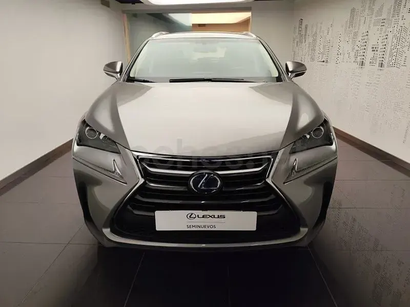 Usado Lexus NX300h Executive Line 197 CV (144 kW) 2017 Gris / plata SUV