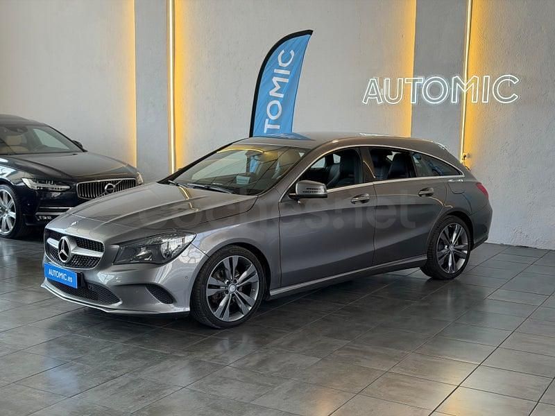 Usado Mercedes CLA220 Shooting Brake 177 CV (130 kW) 2017 Gris / plata Familiar