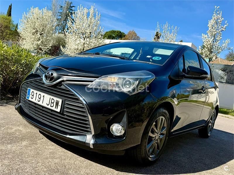Usado Toyota Yaris Active 99 CV (72 kW) 2014 Negro Utilitario