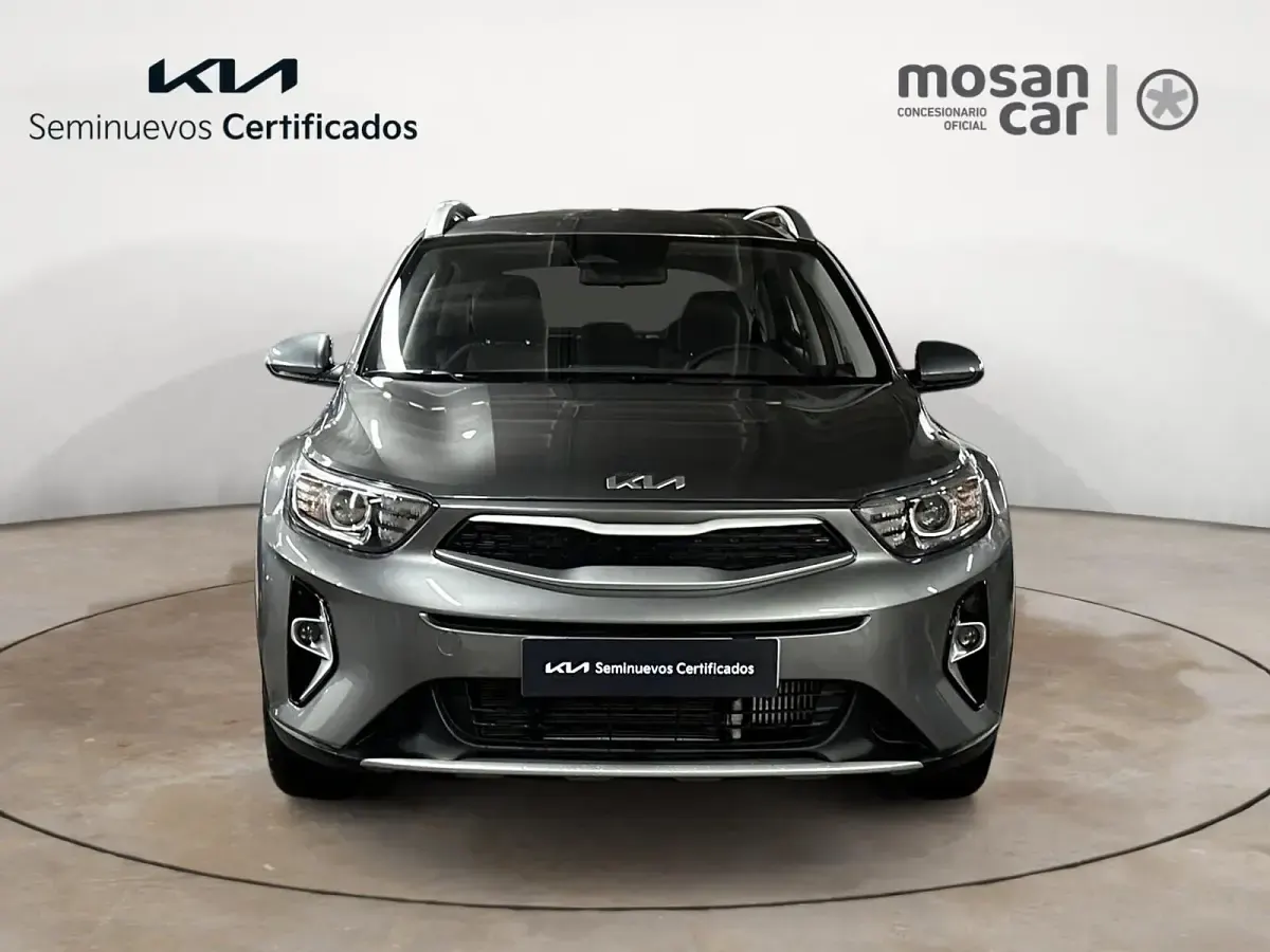 Usado Kia Stonic 100 CV (73 kW) 2025 Gris astro SUV