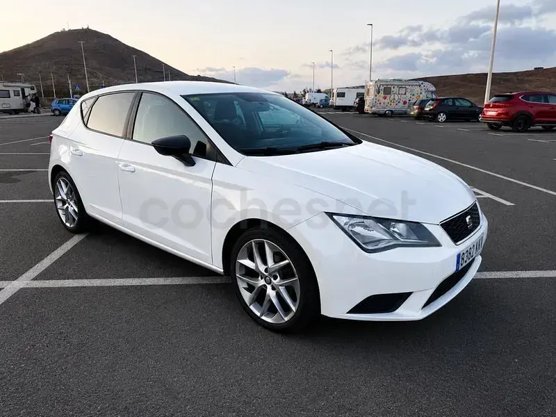 Usado Seat Leon Reference 90 CV (66 kW) 2014 Blanco Berlina