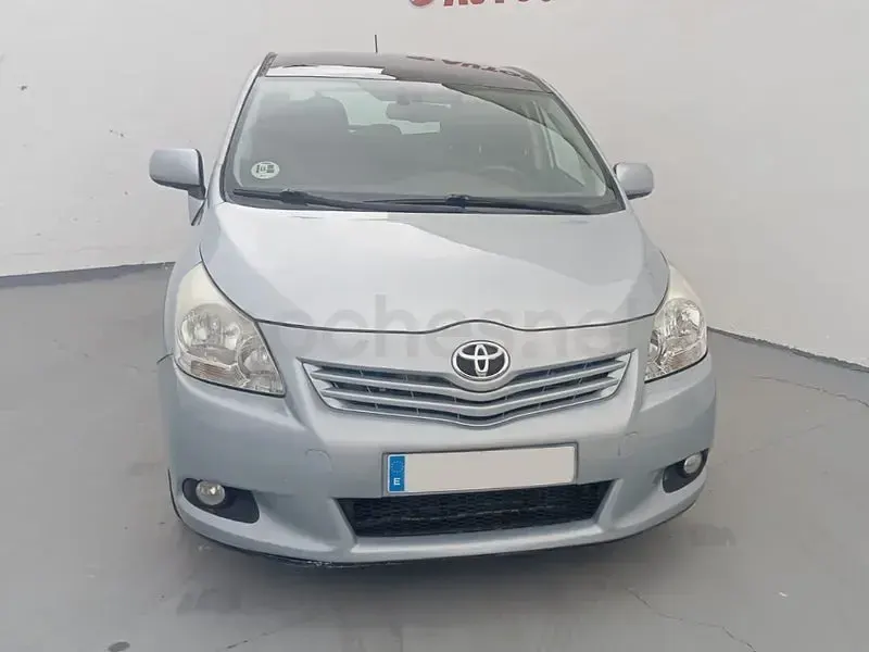 Usado Toyota Verso Active 126 CV (92 kW) 2010 Gris / plata Monovolumen