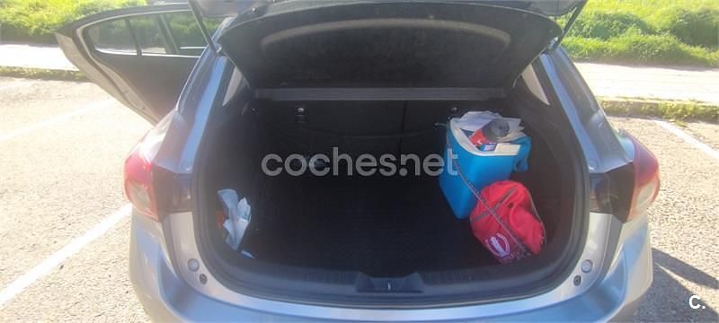 Usado Mazda 3 Luxury 150 CV (110 kW) 2014 Gris / plata Berlina