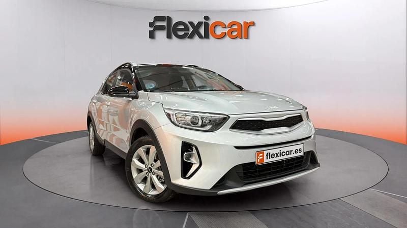 Usado Kia Stonic 101 CV (74 kW) 2022 Gris SUV