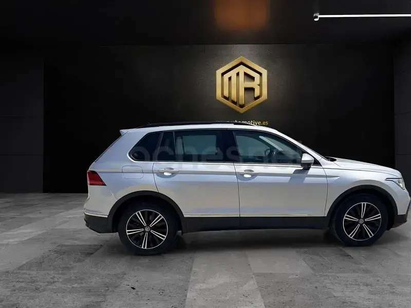 Usado VW Tiguan Life 150 CV (110 kW) 2022 Gris / plata SUV