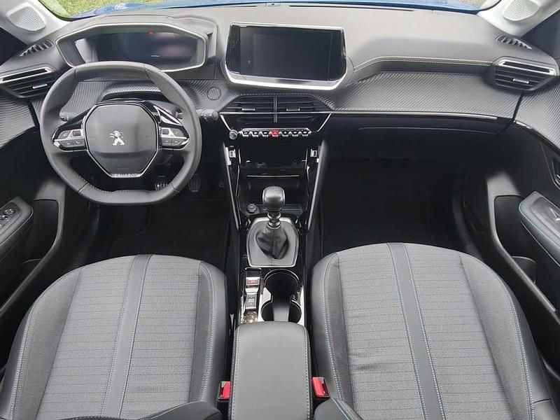 Usado Peugeot 208 Allure 102 CV (75 kW) 2023 Azul Utilitario