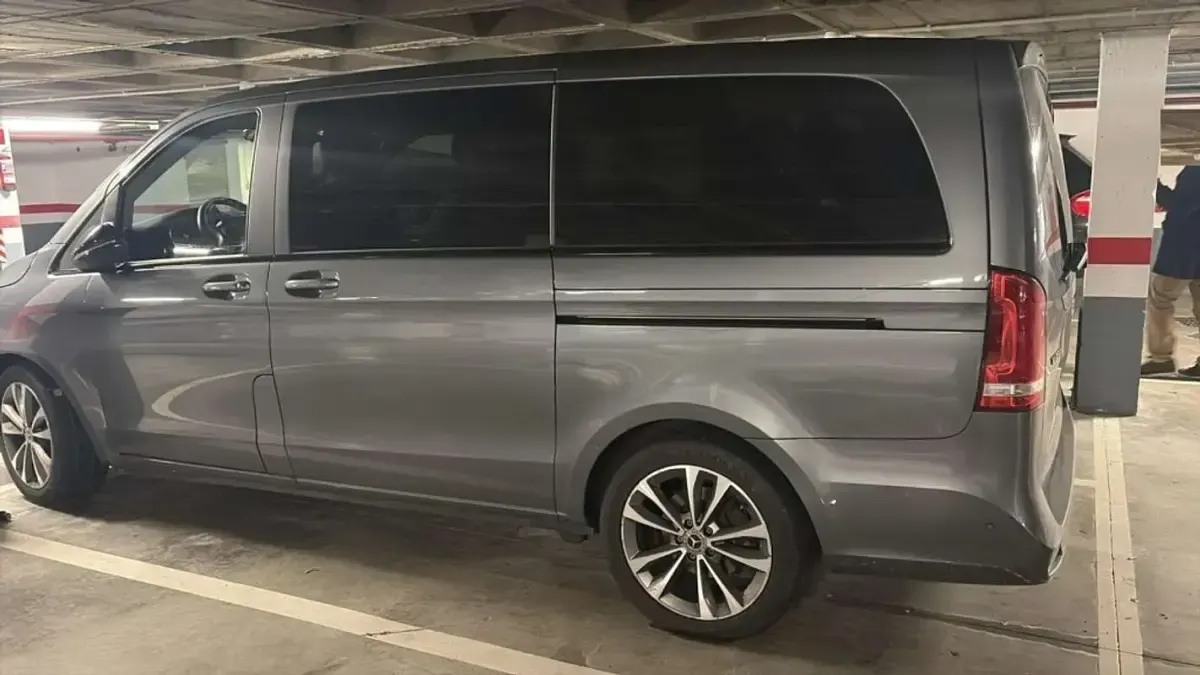 Usado Mercedes V250 Avantgarde 190 CV (139 kW) 2022 Gris Monovolumen