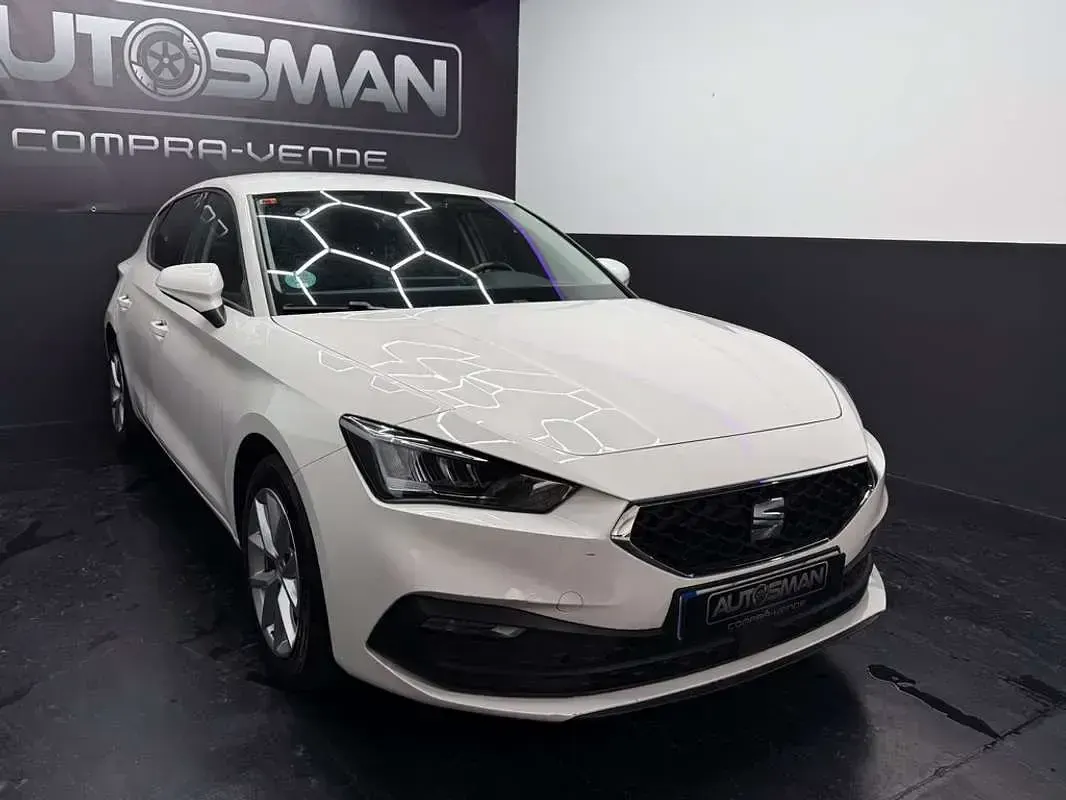 Usado Seat Leon Style 116 CV (85 kW) 2021 Blanco Utilitario