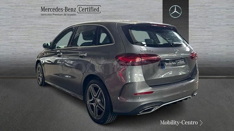 Usado Mercedes B250e AMG line 218 CV (160 kW) 2025 Gris / plata Monovolumen
