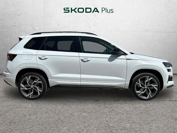Usado Skoda Karoq SportLine 150 CV (110 kW) 2022 Blanco SUV