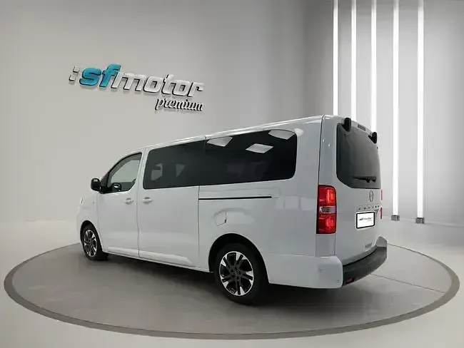Usado Opel Zafira Life Business Edition 178 HP (130 kW) 2024 Branco Monovolume
